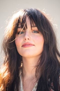 Lily Donoghue interpreta Marty Coolidge