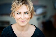 Bettina Kenney interpreta News Reporter, Berlin