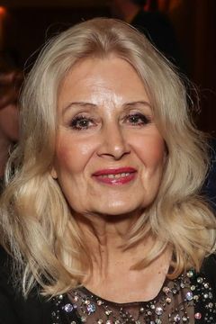 Eve Kivi interpreta The Blonde Lady (uncredited)