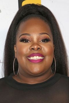 Amber Riley interpreta Elle
