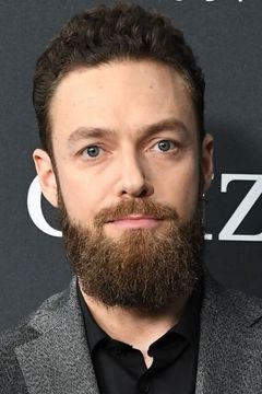 Ross Marquand interpreta Aaron