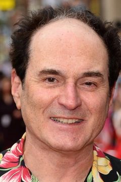Danny Mann interpreta Additional Voices (voice) (uncredited)