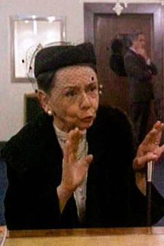 Mirella Falco interpreta Signora Motta