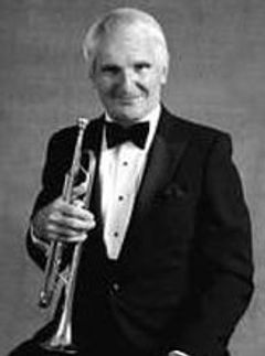 Conte Candoli interpreta Club Silencio Trumpet Player