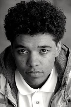 Brandon Wilson interpreta Brandon Durrett