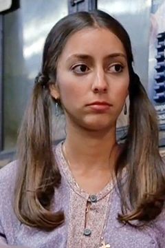 Ginny Ortiz interpreta Candy Store Girl