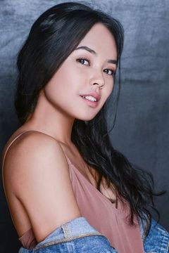Chelsea Clark interpreta Norah