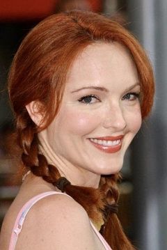 Amy Yasbeck interpreta Peggy Brandt