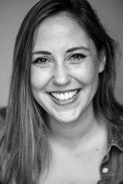 Dorothée Picard interpreta Mrs. Cowen
