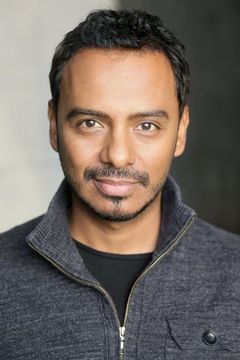 Carlos Moreno Jr. interpreta Javier