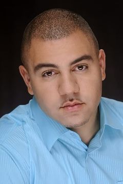 Justin Bigelli interpreta Nick