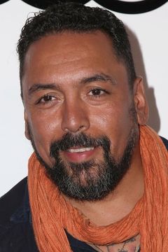 Felix Solis interpreta Torres' Dad(voce)