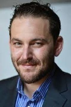 Kyle Sabihy interpreta Michael Sobel