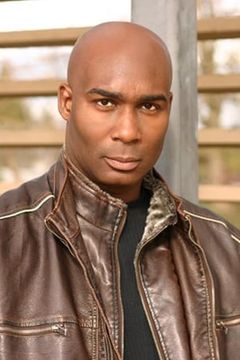 Michasha Armstrong interpreta Xander Harrington