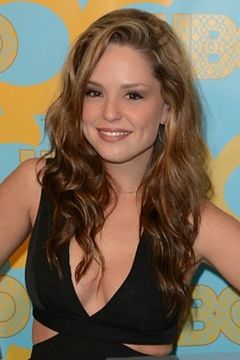 Chelsea Cardwell interpreta BBQ Waitress