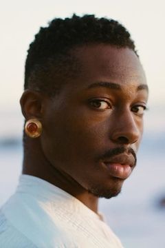 Elijah Boothe interpreta Student Film Crew