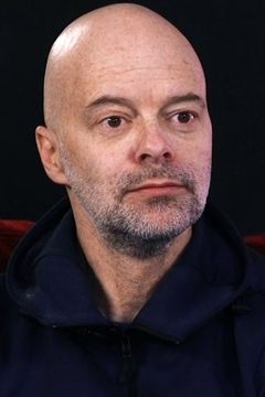Stéphane Gluck interpreta Restaurant server