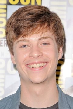 John Karna interpreta Rob Crabbe