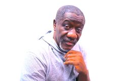 Benjamin Ochieng interpreta Colonel Emanuel Okeze