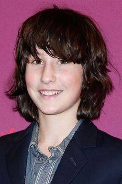 Nemo Schiffman interpreta Romain (14-16 years old)