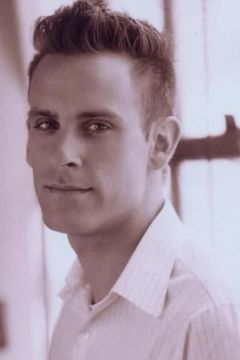 Marc James Beauchamp interpreta Weiss
