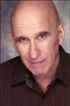Steve Axelrod interpreta Chief of Detectives Lieberman (uncredited)