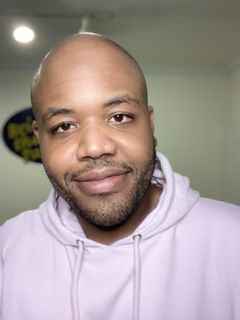 Torian Miller interpreta Car Attendant