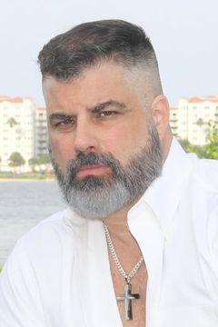 Shawn Alexander Thompson interpreta Neighbor