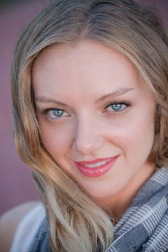 Brooklyn Proctor interpreta Kathleen