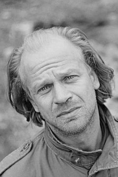 Leon Vitali interpreta Oddly Familiar Man