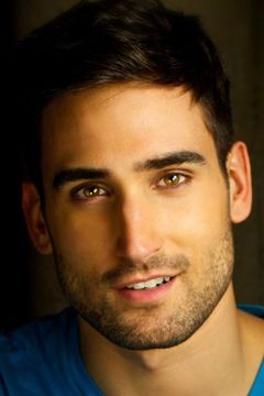 Scott Cavalheiro interpreta Ryan Gallagher