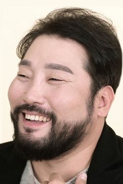 Park Kwang-jae interpreta Director Park