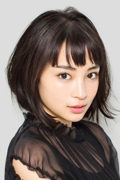 Suzu Hirose interpreta Kaede (voice)