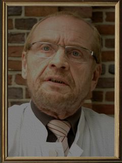 Rudolf Waldemar Brem interpreta KGB Agent (uncredited)