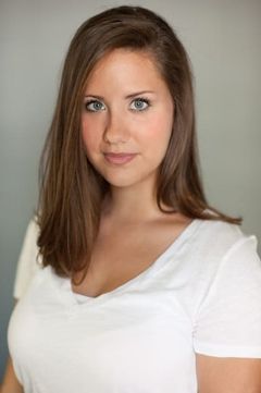 Erin Katrina Hayes interpreta Coffeeshop Patron / Concert Goer (uncredited)