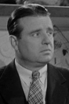 Gene Morgan interpreta Reporter (uncredited)