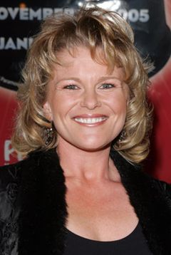 Judi Evans interpreta Connie