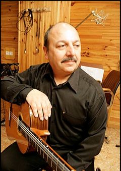 Roland Ferrandi interpreta Loner Leader's Father