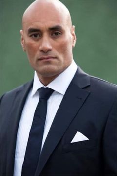 Shane Rangi interpreta Tavros