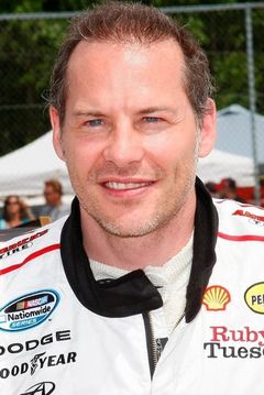 Jacques Villeneuve interpreta Jacques Villeneuve (voice)