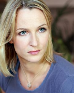 Elly Fairman interpreta Cadet (uncredited)