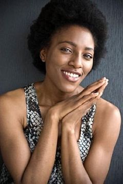Ihuoma Onyegbula interpreta Carla