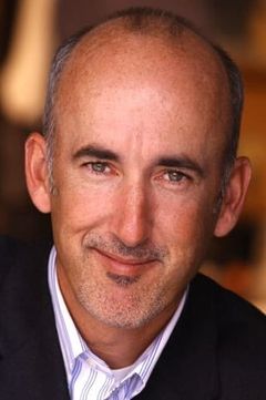 Kevin West interpreta Lyndon Executive
