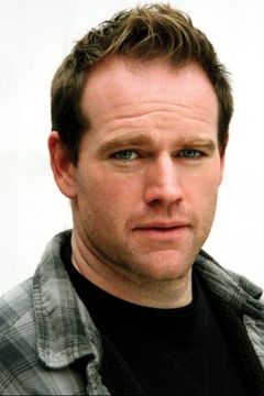 Clint Vanderlinden interpreta Crewcut