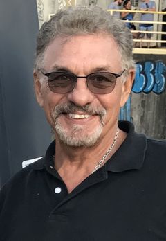 Artie Malesci interpreta Surveillance Boat Driver