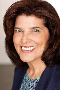 Gail Borges interpreta Minister of Winter (voice)