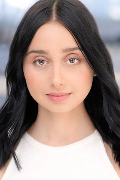Sofia Hasmik interpreta Chrissy Beppo