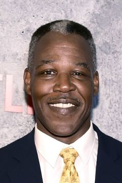 Danny Johnson interpreta Uniformed Cop #1