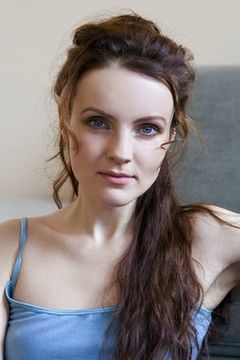 Veronika Bellová interpreta First Woman Captive