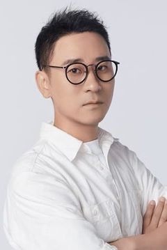 Dong Jingchuan interpreta Warden